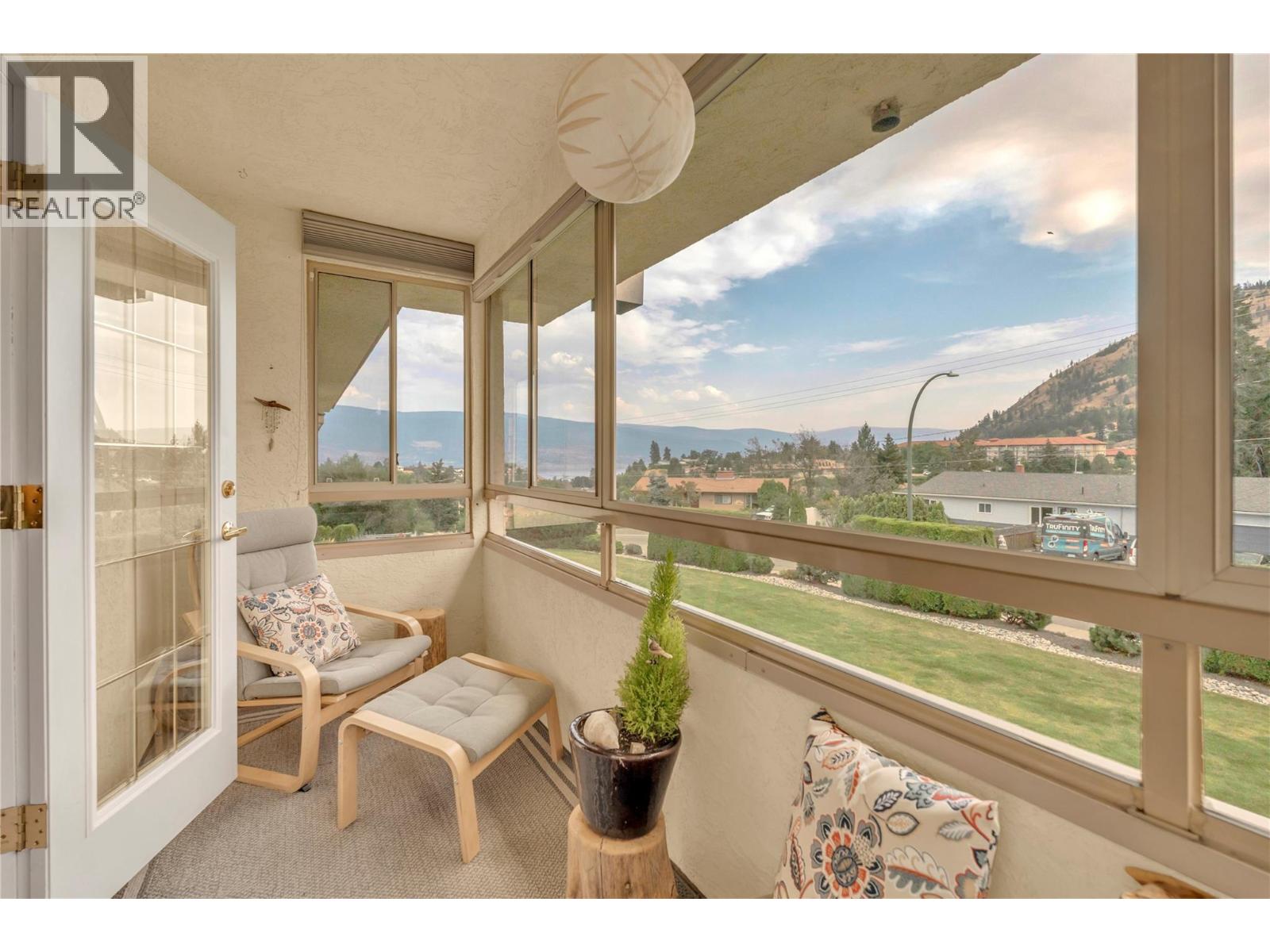 205 8416 Jubilee Road East, Summerland