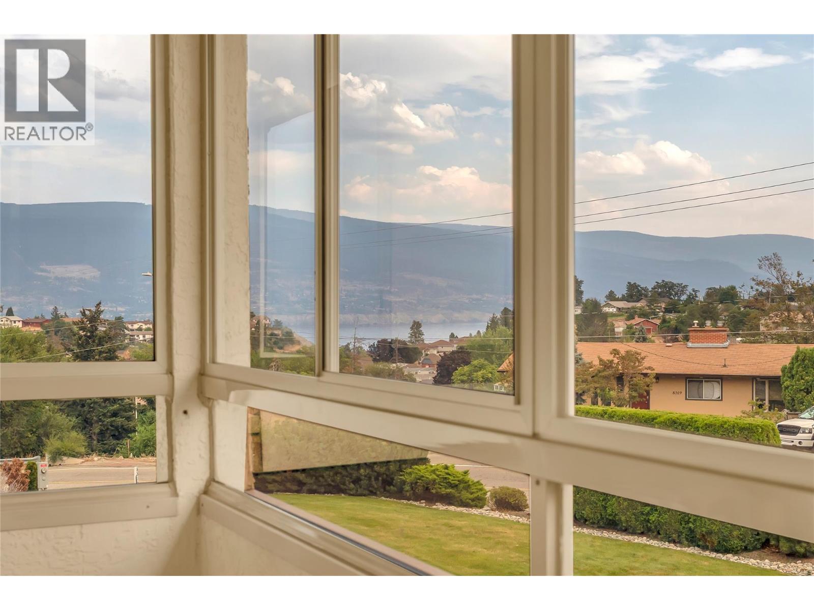 205 8416 Jubilee Road East, Summerland