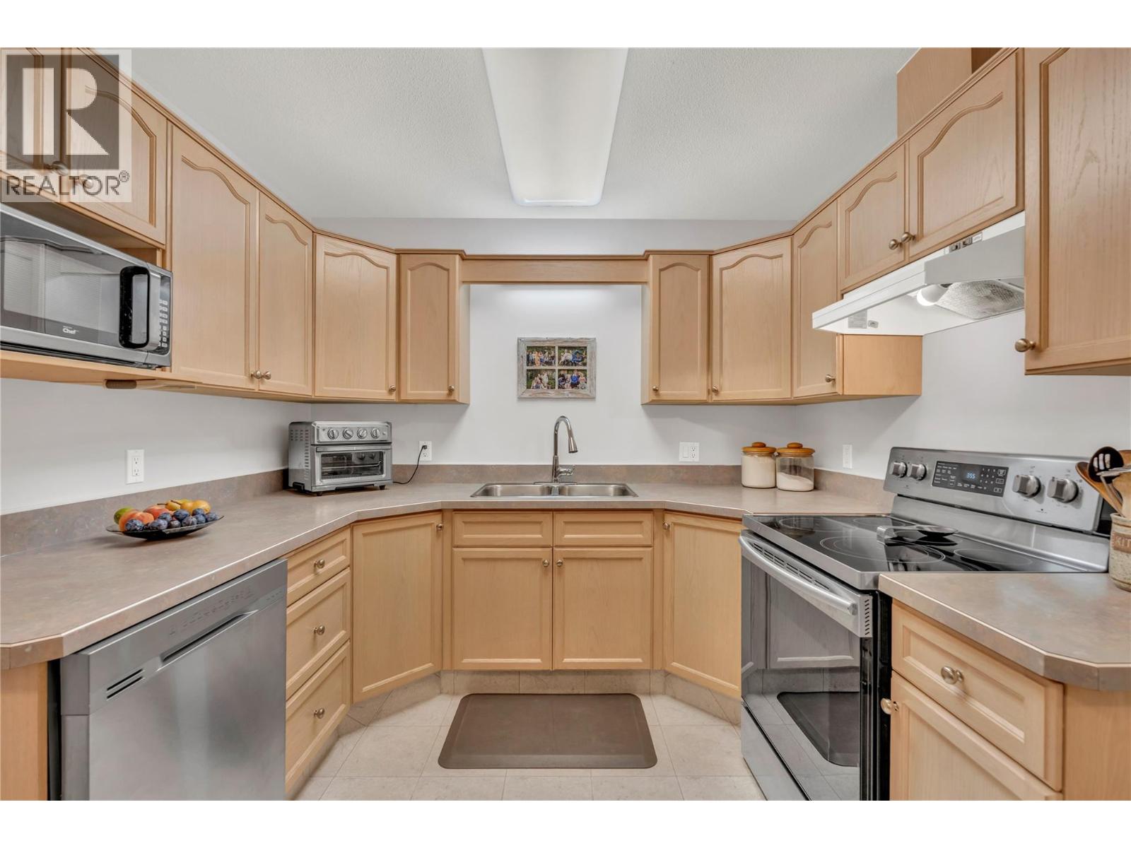 205 8416 Jubilee Road East, Summerland
