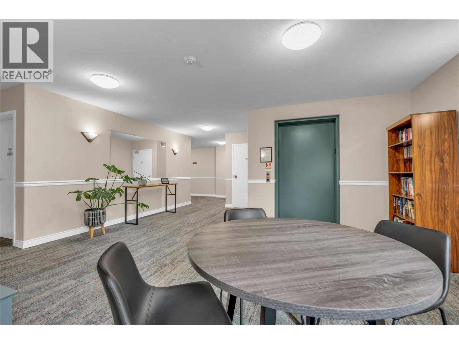 205 8416 Jubilee Road East, Summerland