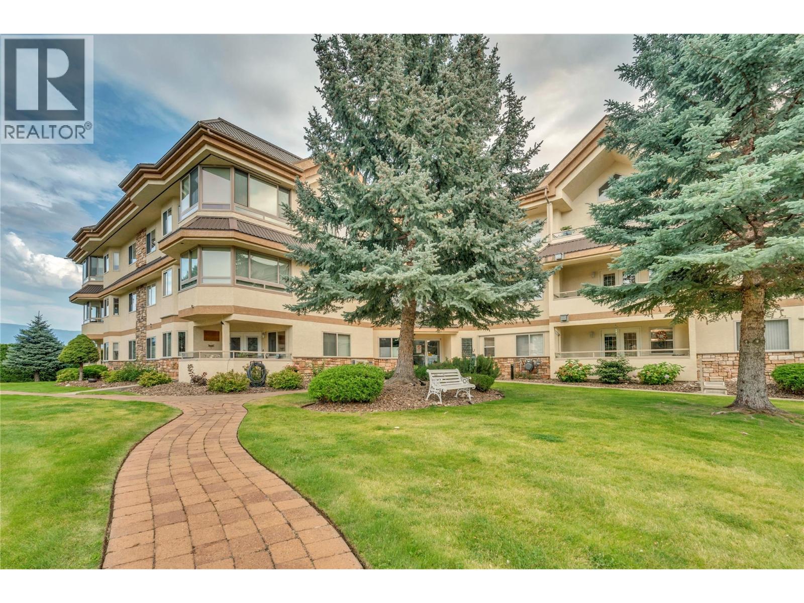 205 8416 Jubilee Road East, Summerland