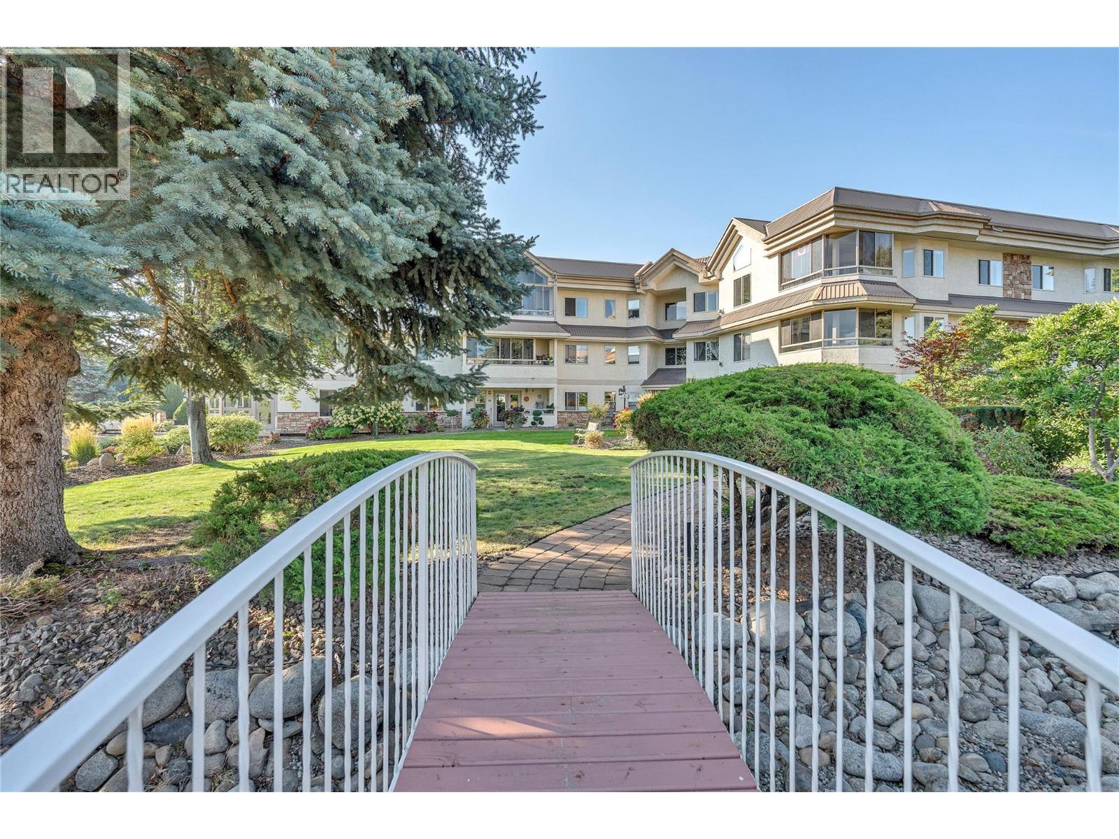 205 8416 Jubilee Road East, Summerland