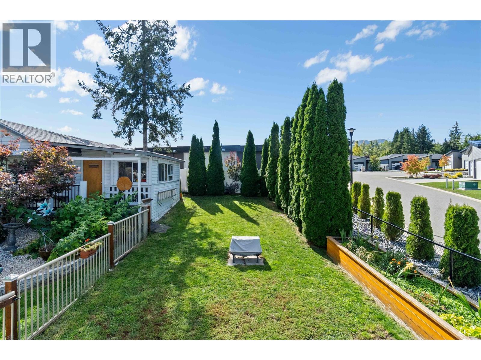 2860 15 Avenue NE - 30