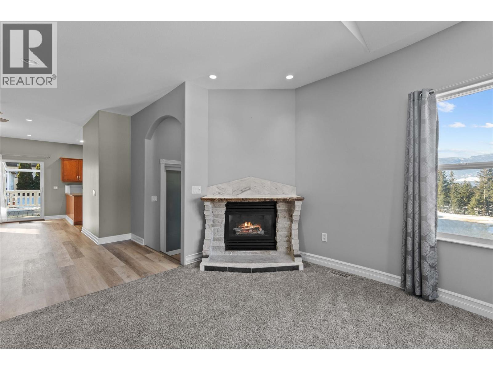 2860 15 Avenue NE - 41