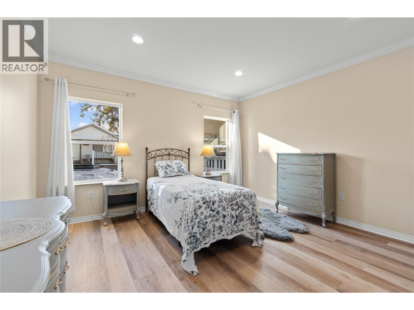 2860 15 Avenue NE - 59
