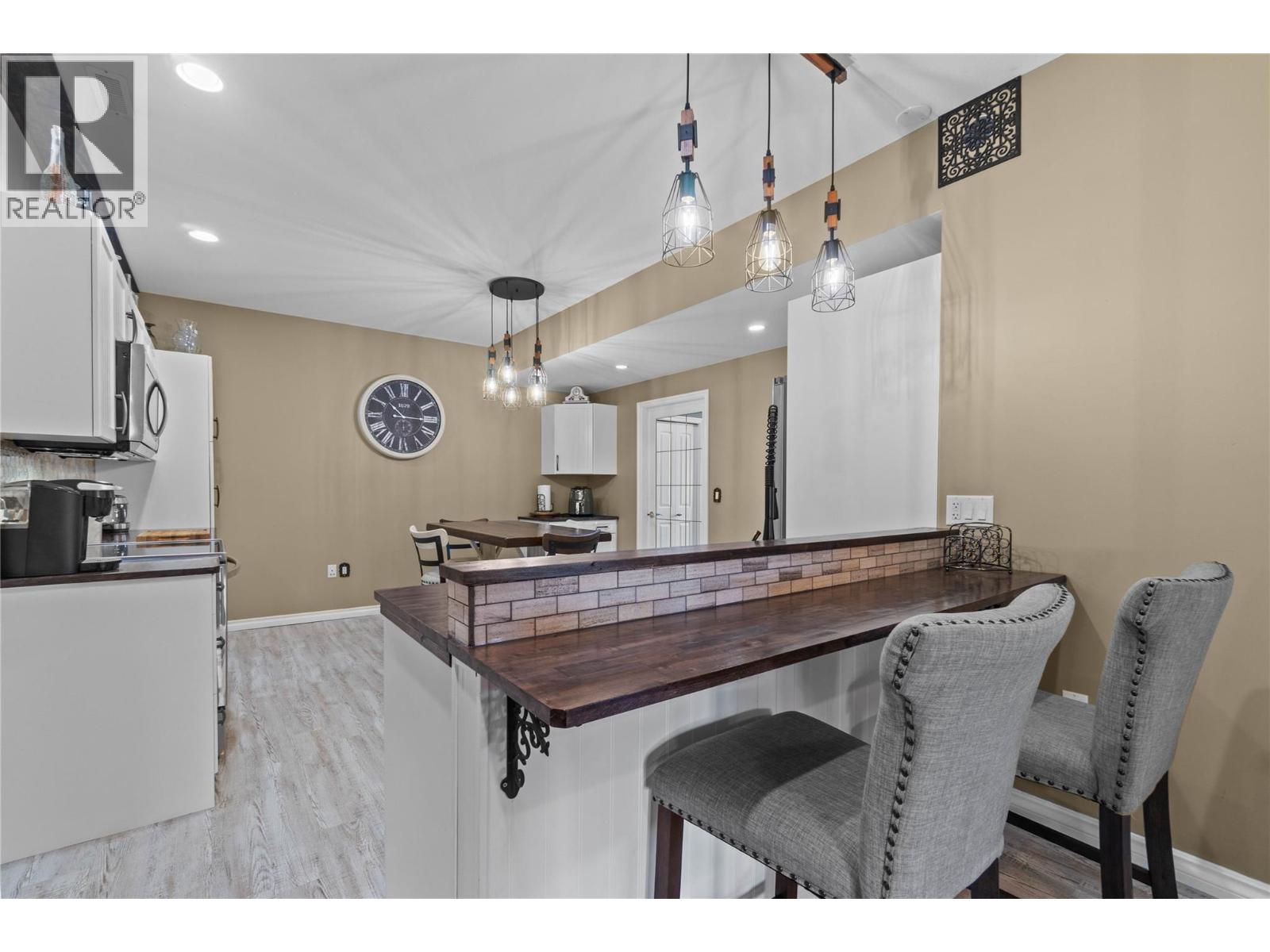 2860 15 Avenue NE - 74