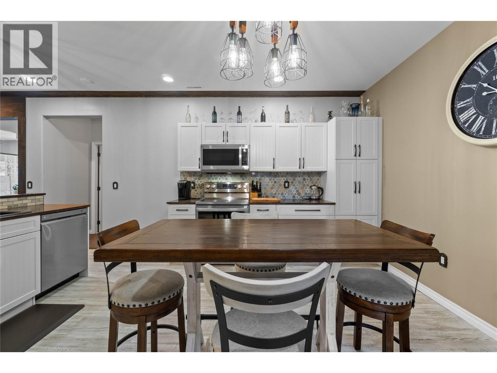 2860 15 Avenue NE - Image 79