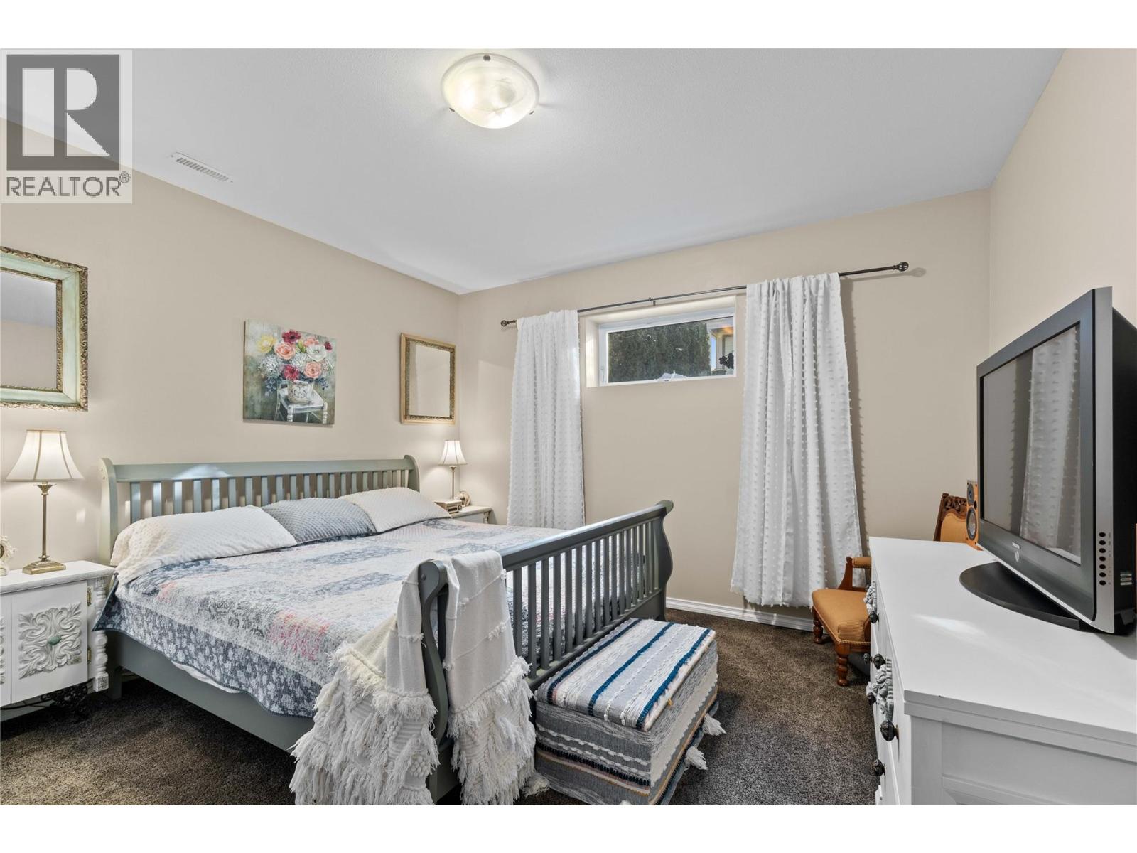 2860 15 Avenue NE - Image 85
