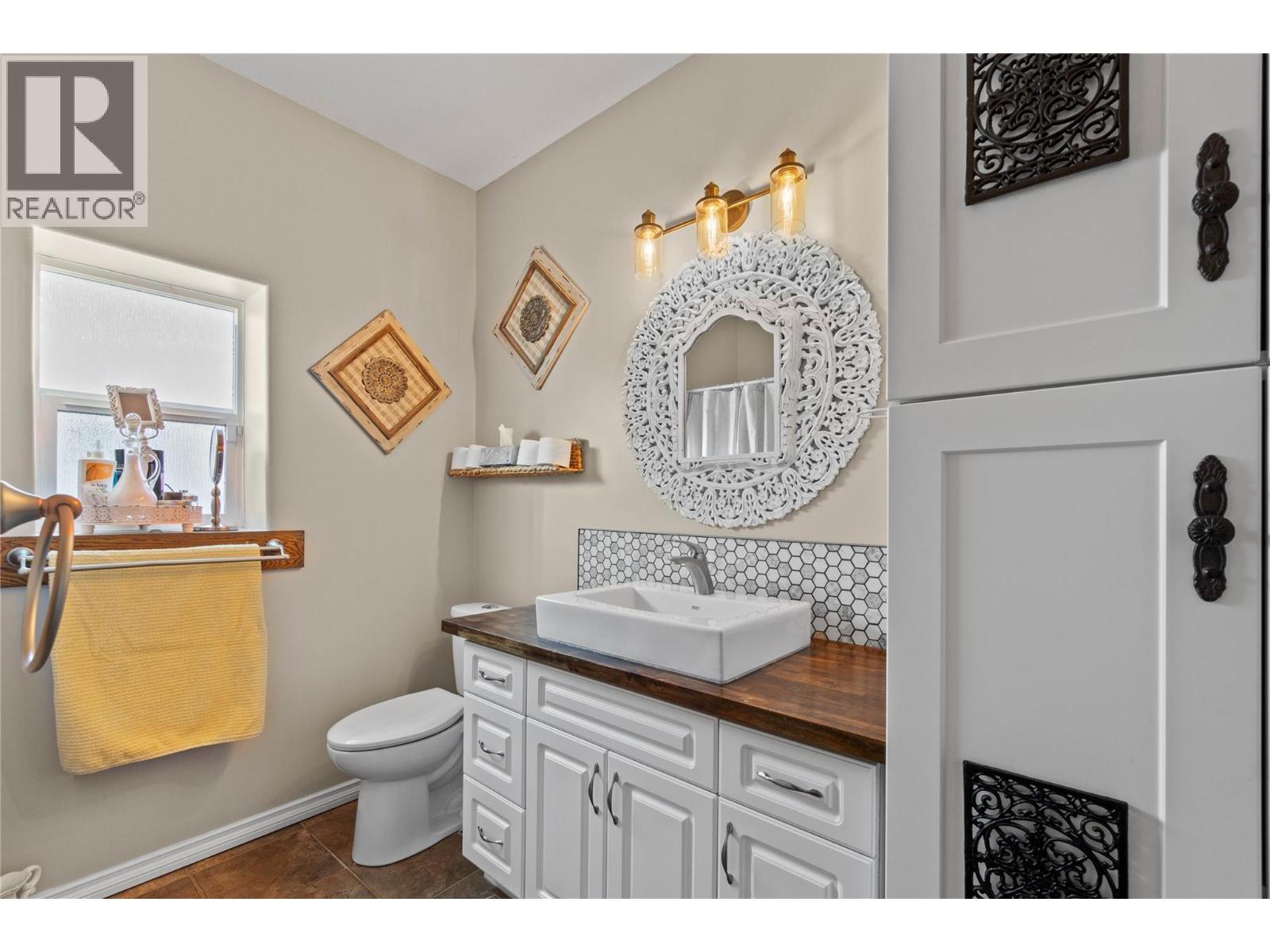 2860 15 Avenue NE - 89