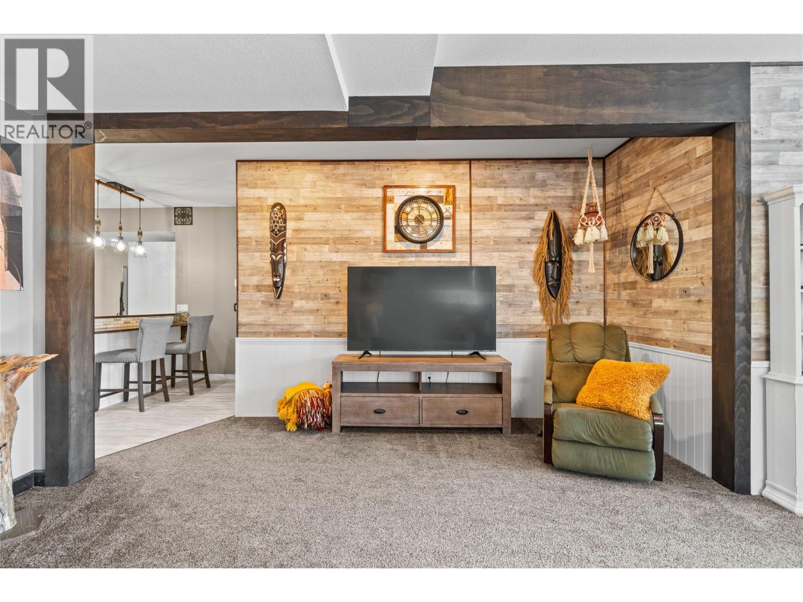 2860 15 Avenue NE - 92