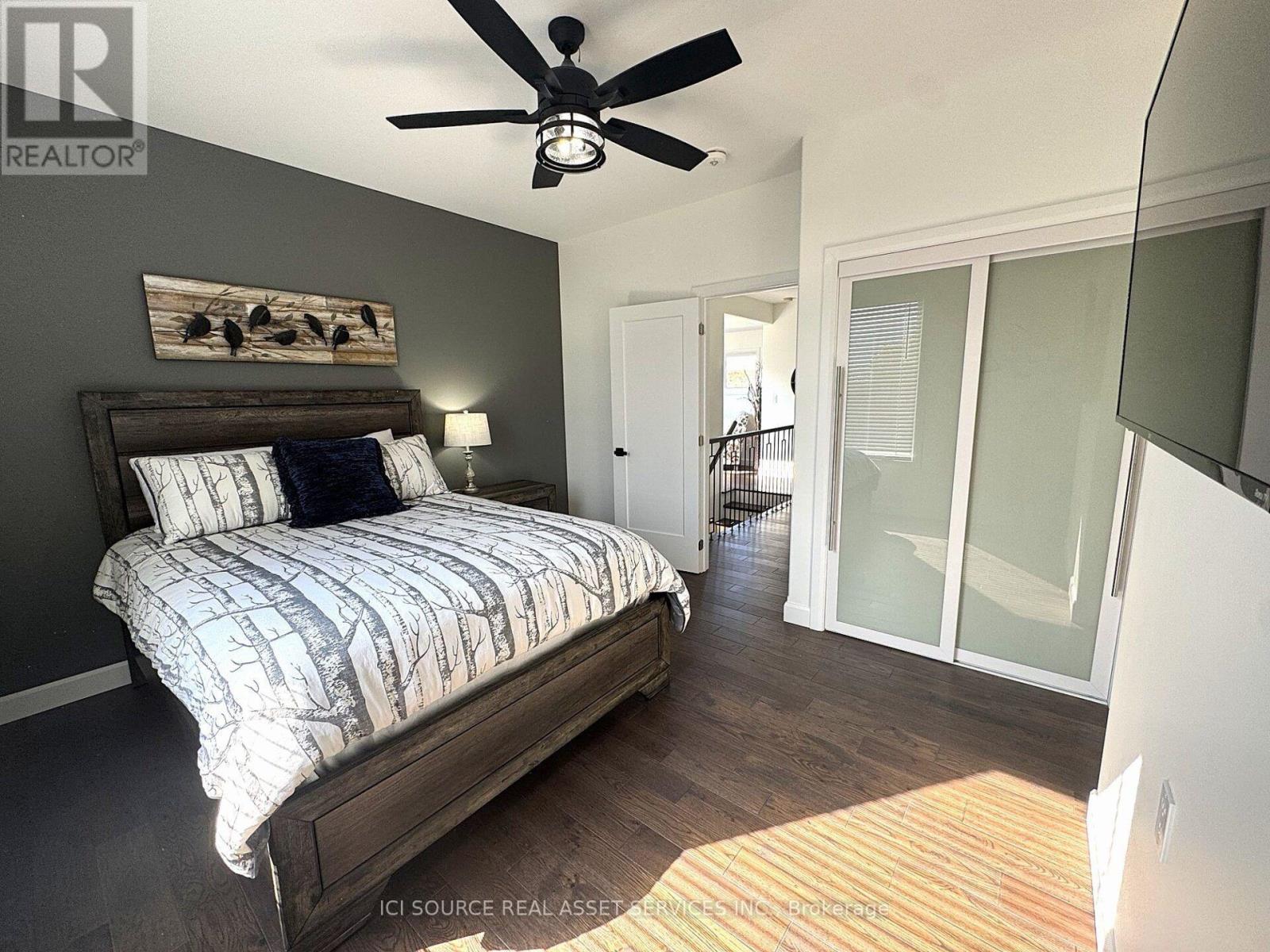 18 SWAN LANE - 32