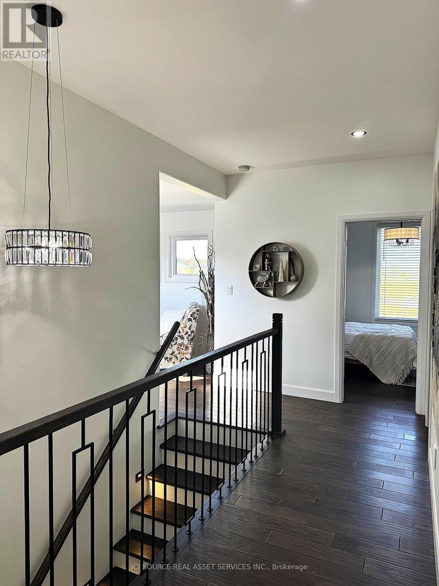 18 SWAN LANE - 34