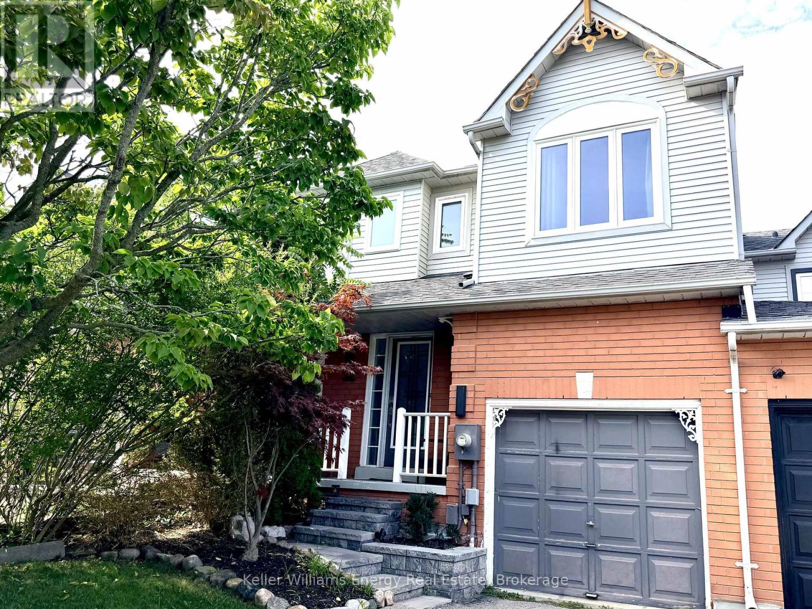 32 Trewin Lane, Clarington (Bowmanville), Ontario, L1C4W9, Clarington (Bowmanville), Ontario — photo 2 of 5