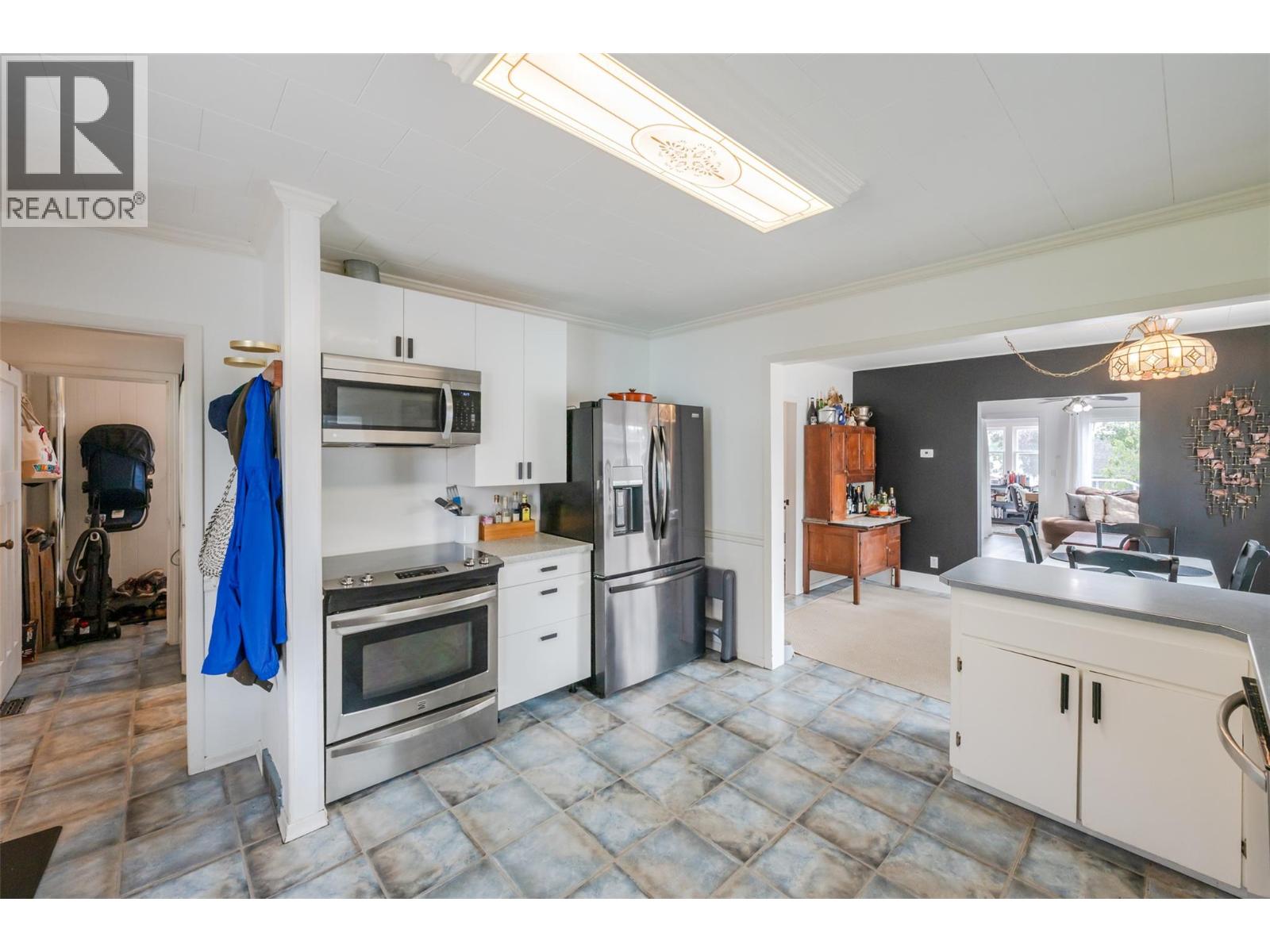 6454 KOOTENAY Street, Oliver