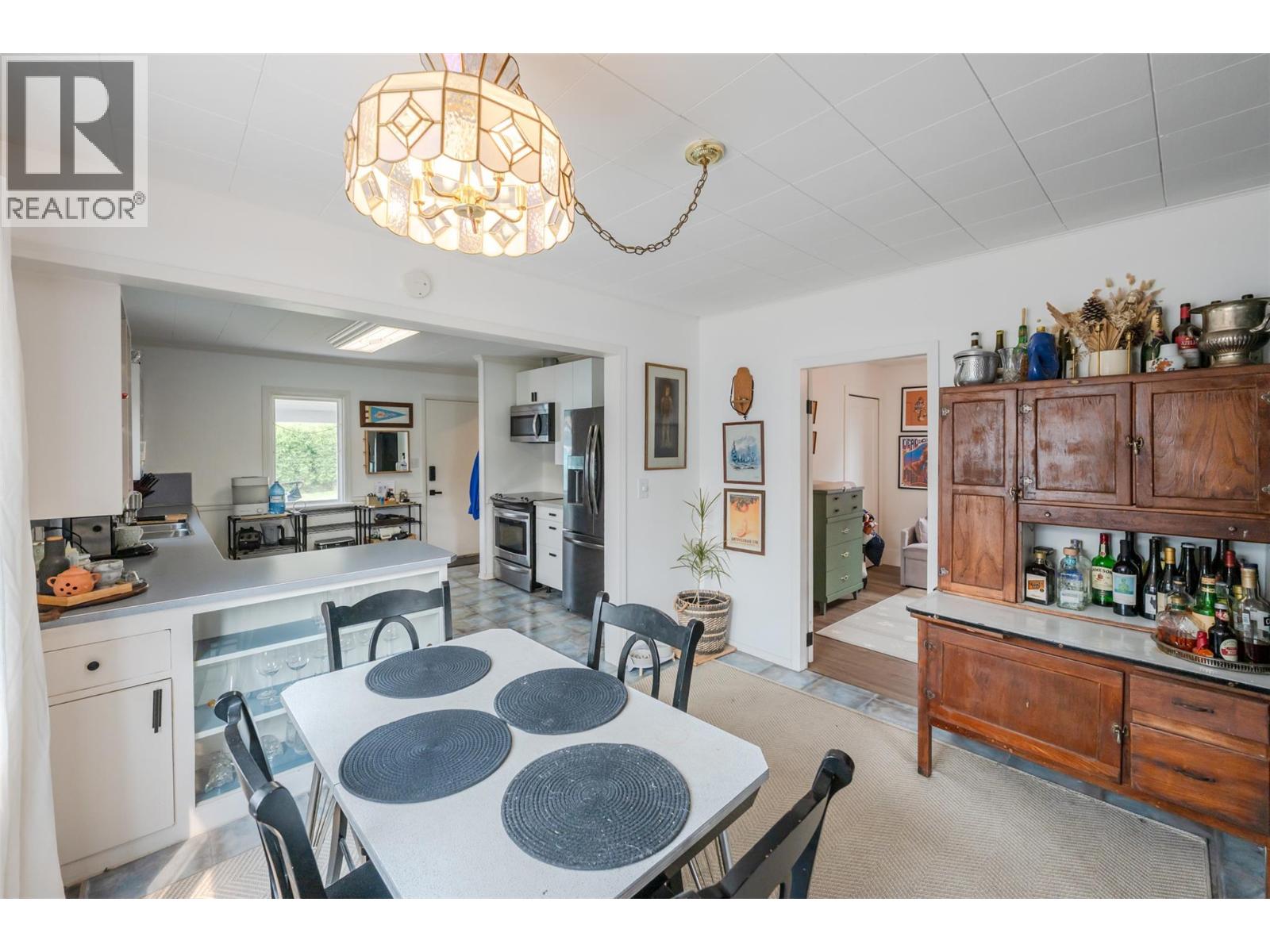 6454 KOOTENAY Street, Oliver