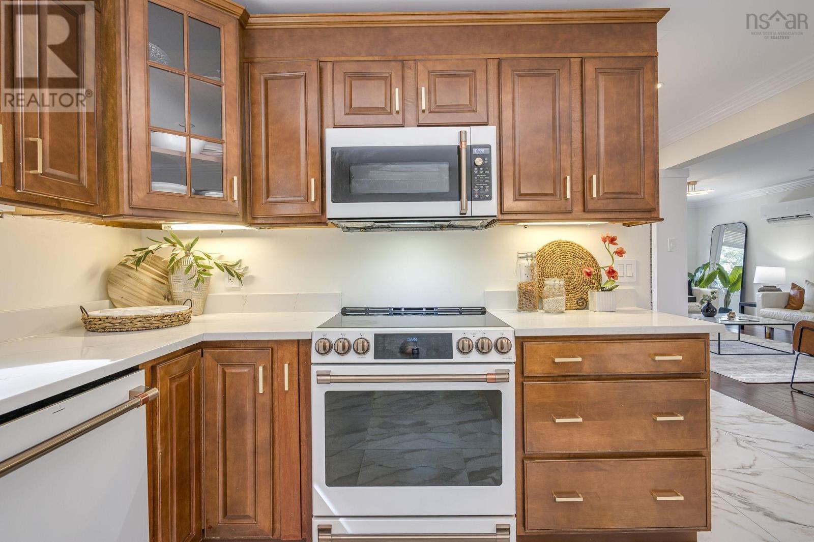 8 & 10 Sailboat Lane - Image 17