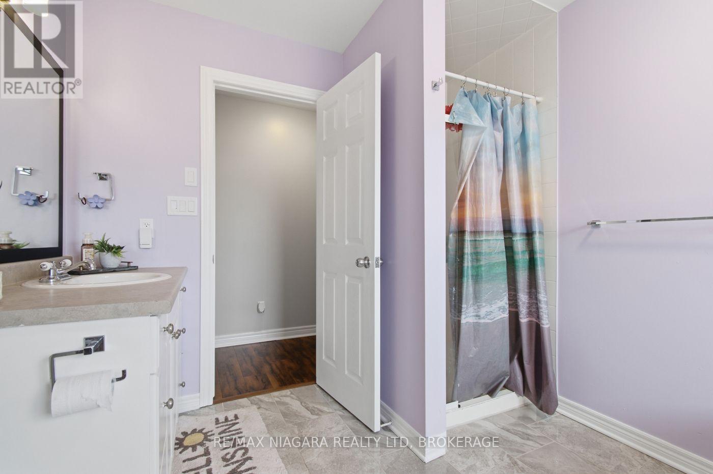 865 CANADA DRIVE - 38
