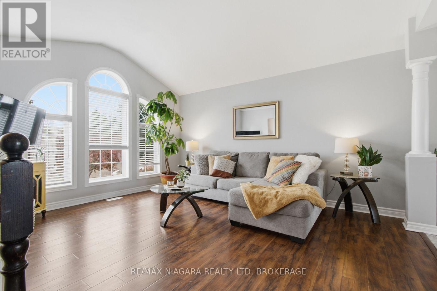 865 CANADA DRIVE - 30