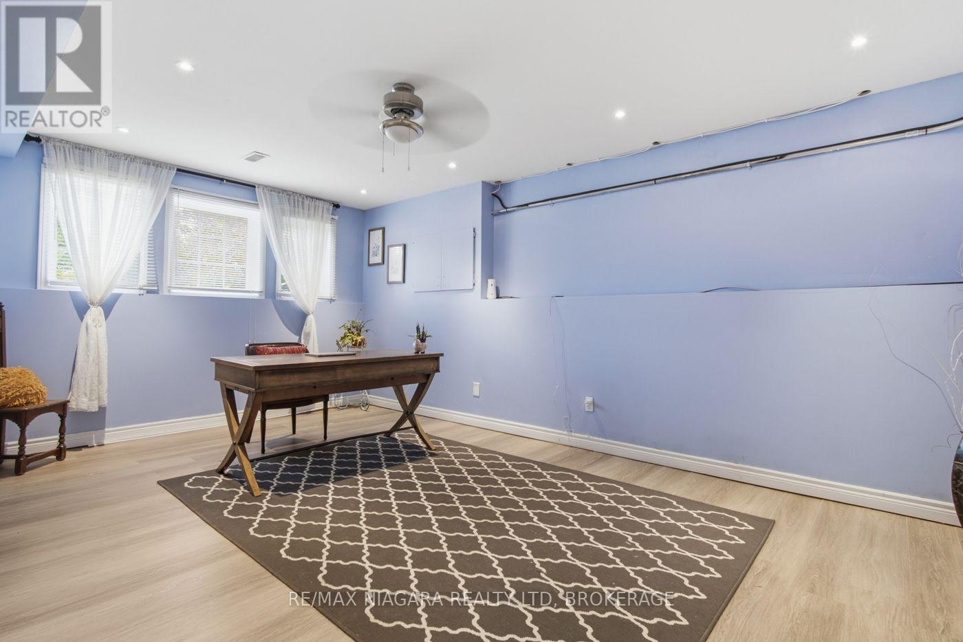 865 CANADA DRIVE - 9