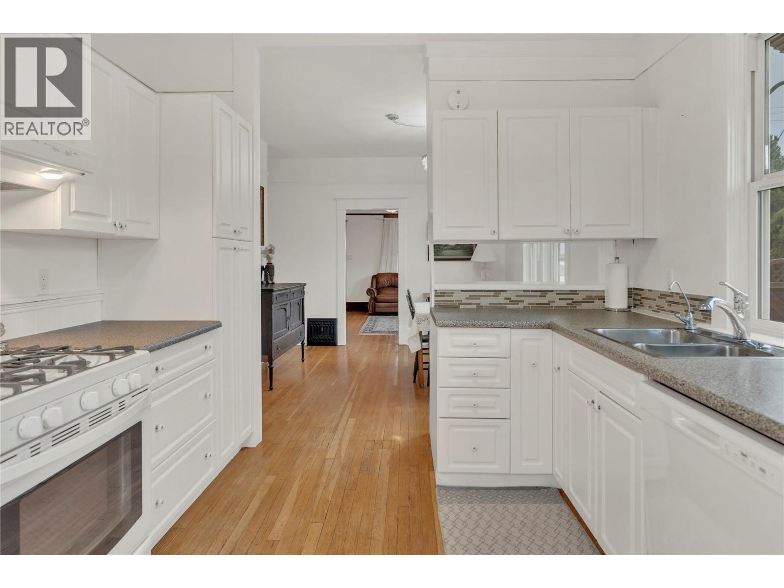 10511 Elliott Street, Summerland