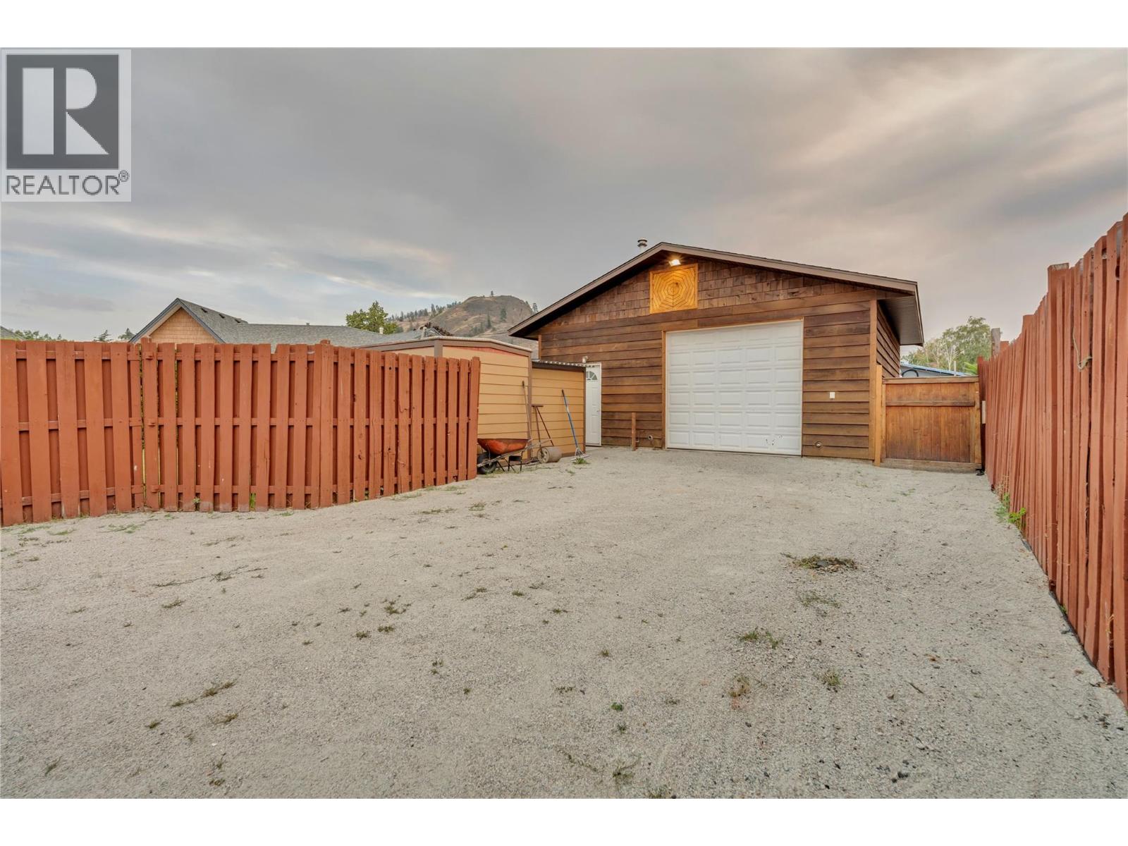 10511 Elliott Street, Summerland