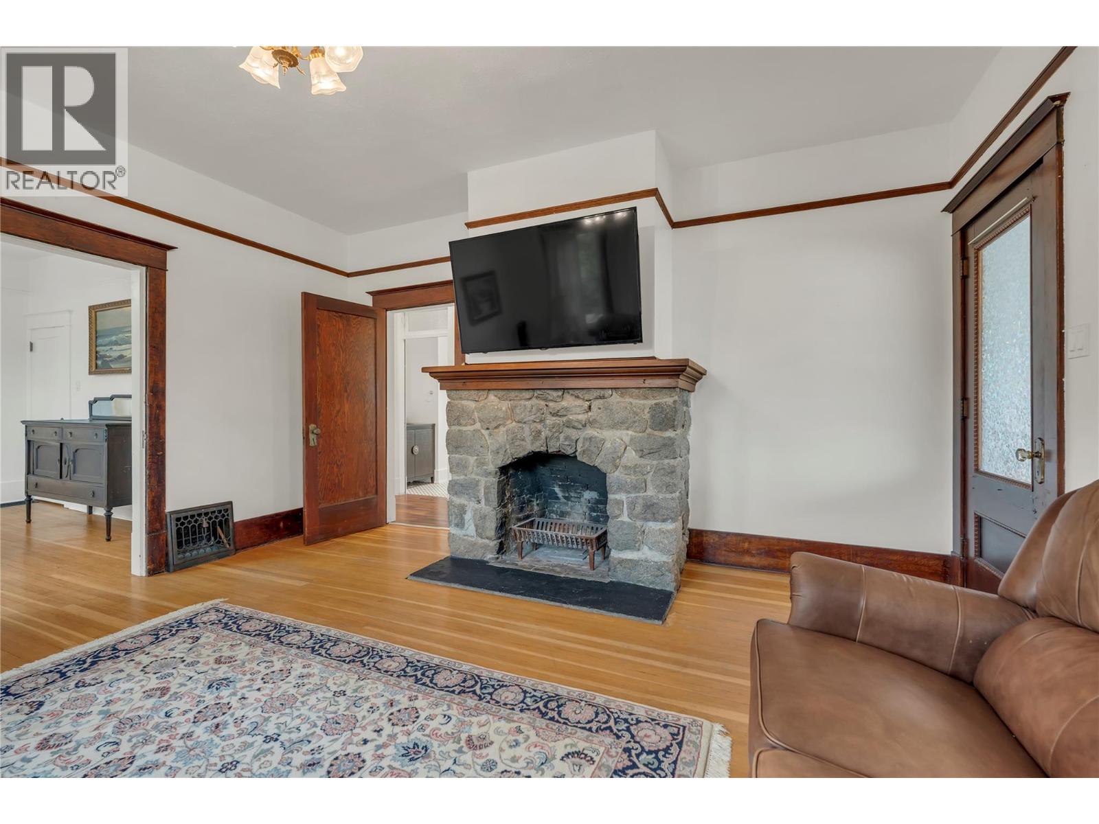 10511 Elliott Street, Summerland