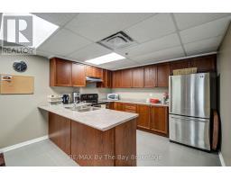 Kitchen - 202 - 16 Westbury Road, Wasaga Beach, ON L9Z0B8 Photo 6