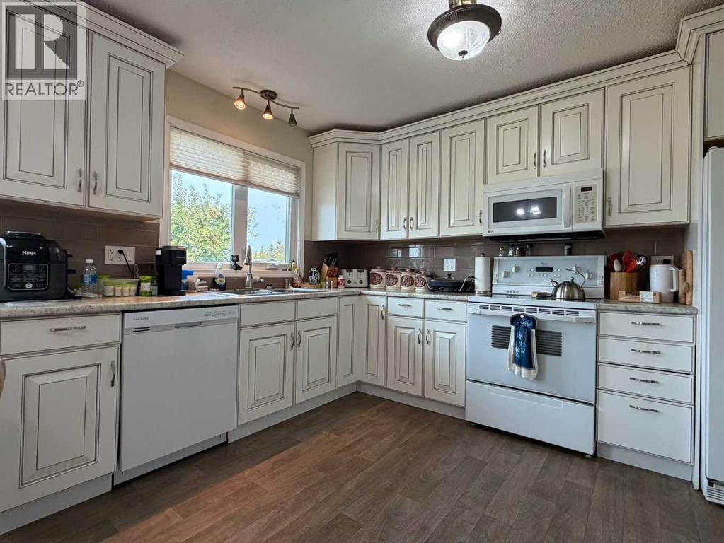 607 6 Avenue - Image 4