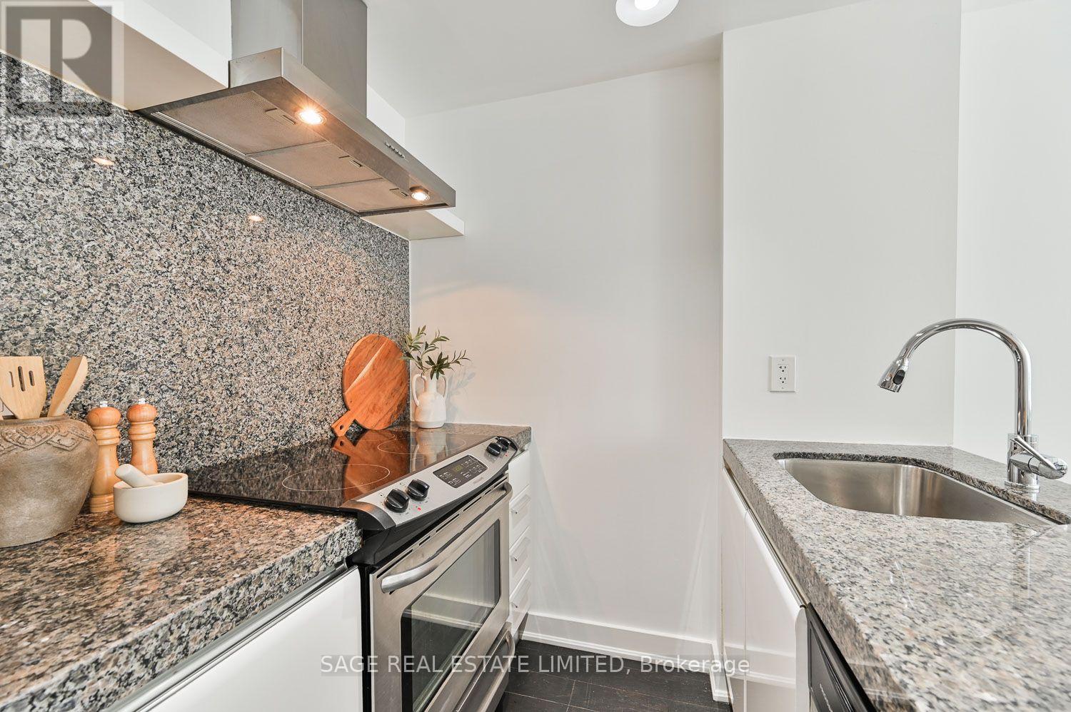 #215 75 PORTLAND STREET - 12