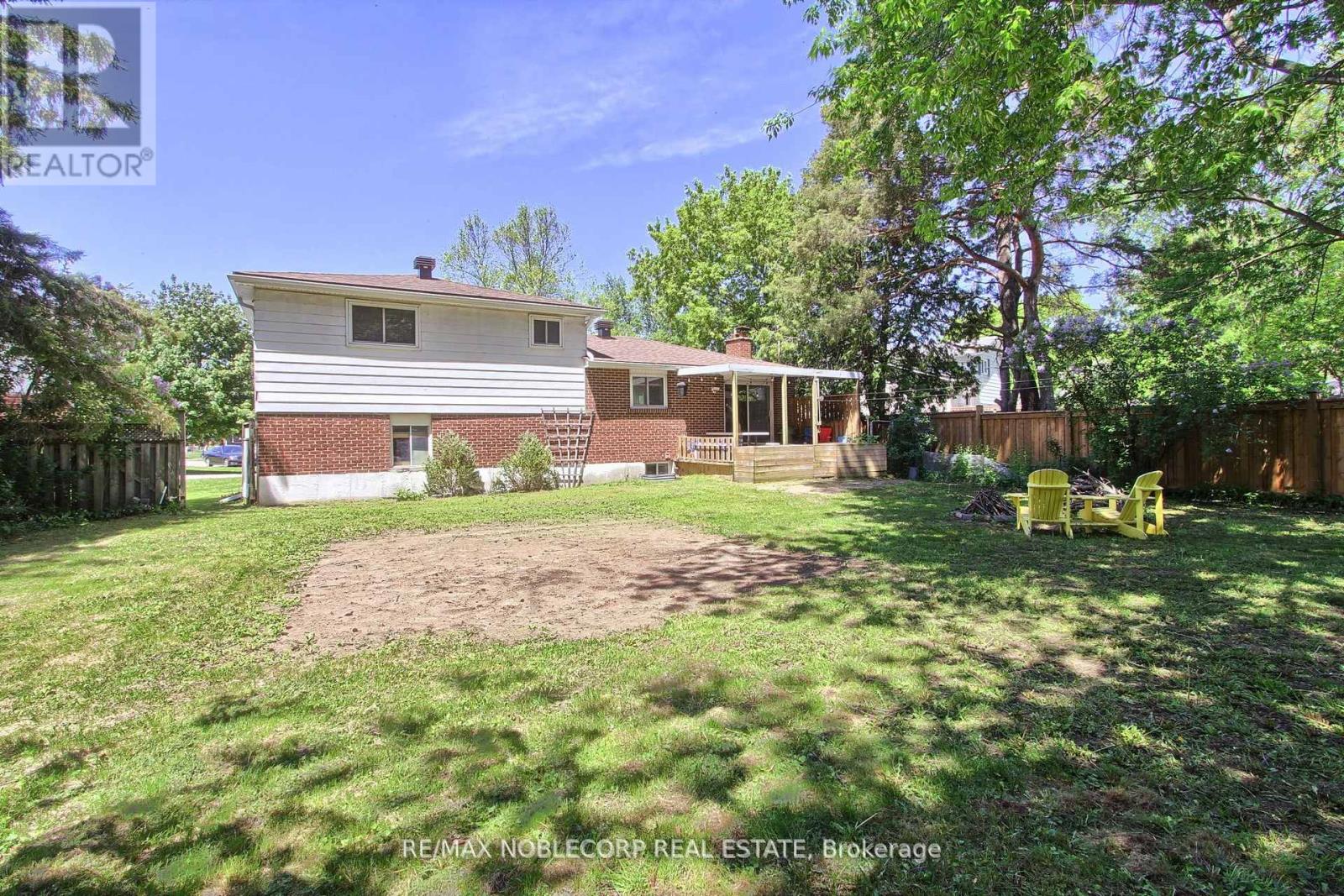 17 LARKDALE CRESCENT - 43