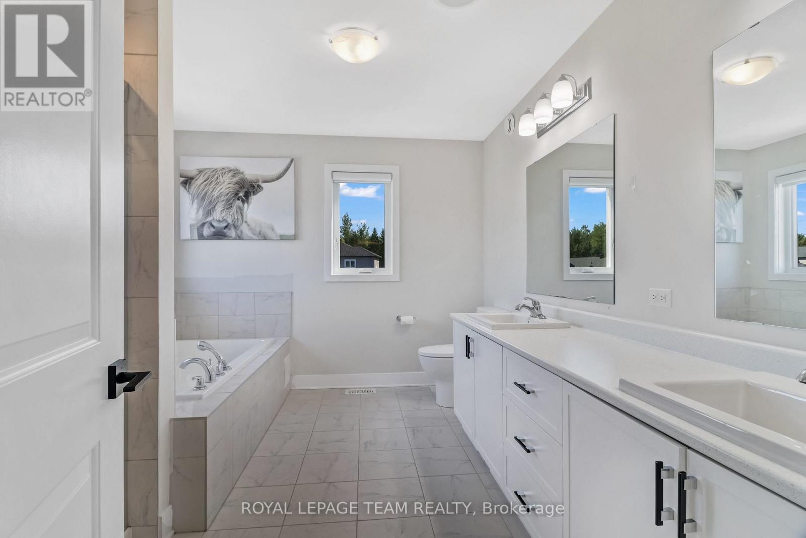 494 CENTRAL PARK BOULEVARD - Image 21