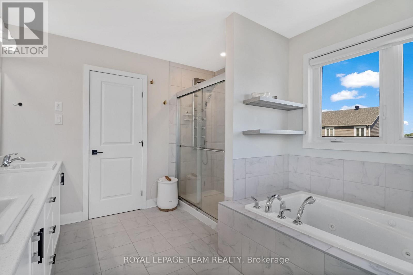 494 CENTRAL PARK BOULEVARD - Image 22
