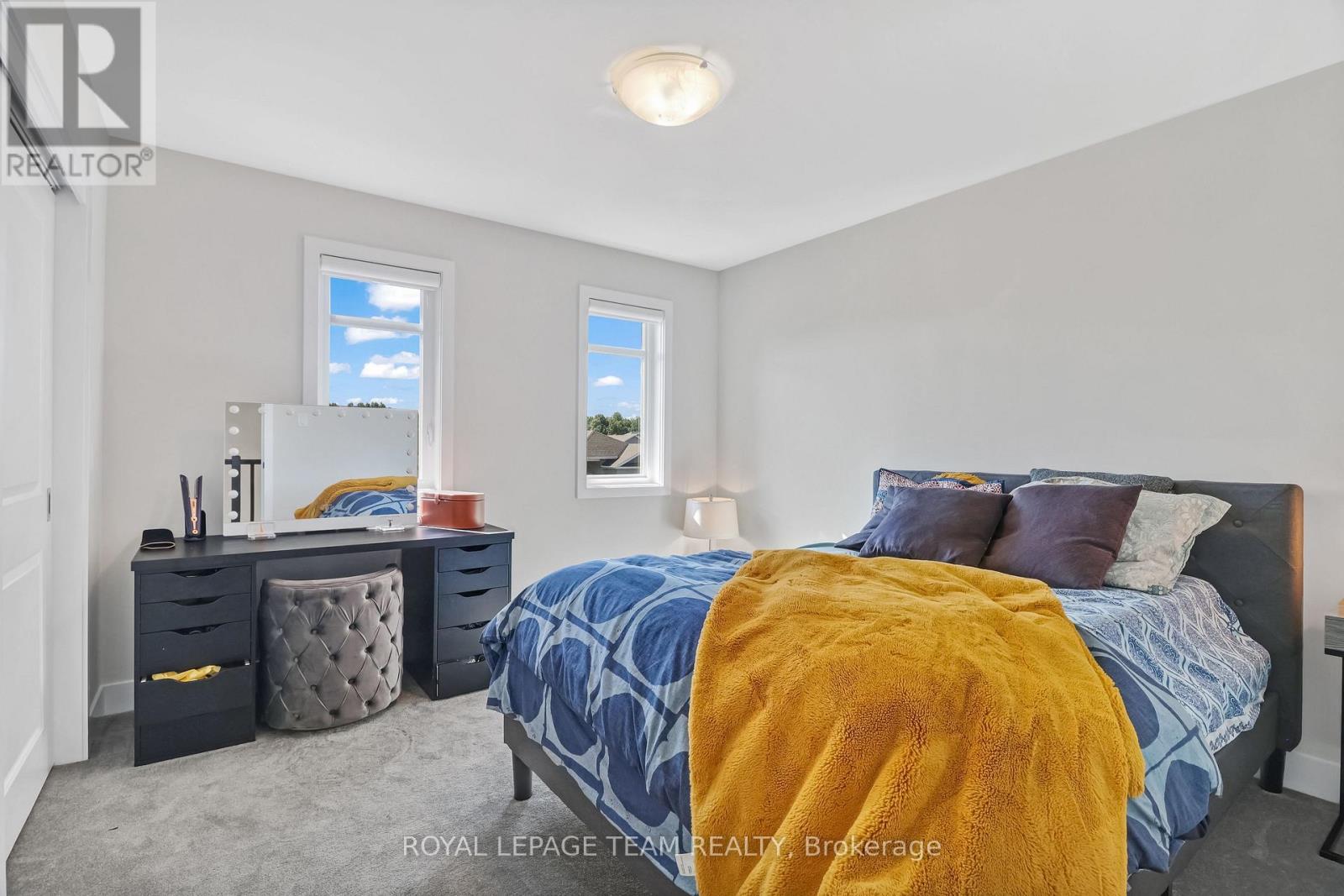 494 CENTRAL PARK BOULEVARD - Image 23