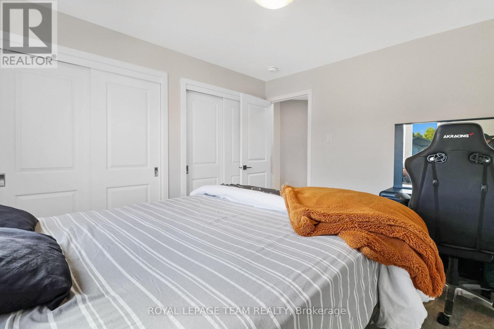 494 CENTRAL PARK BOULEVARD - Image 26