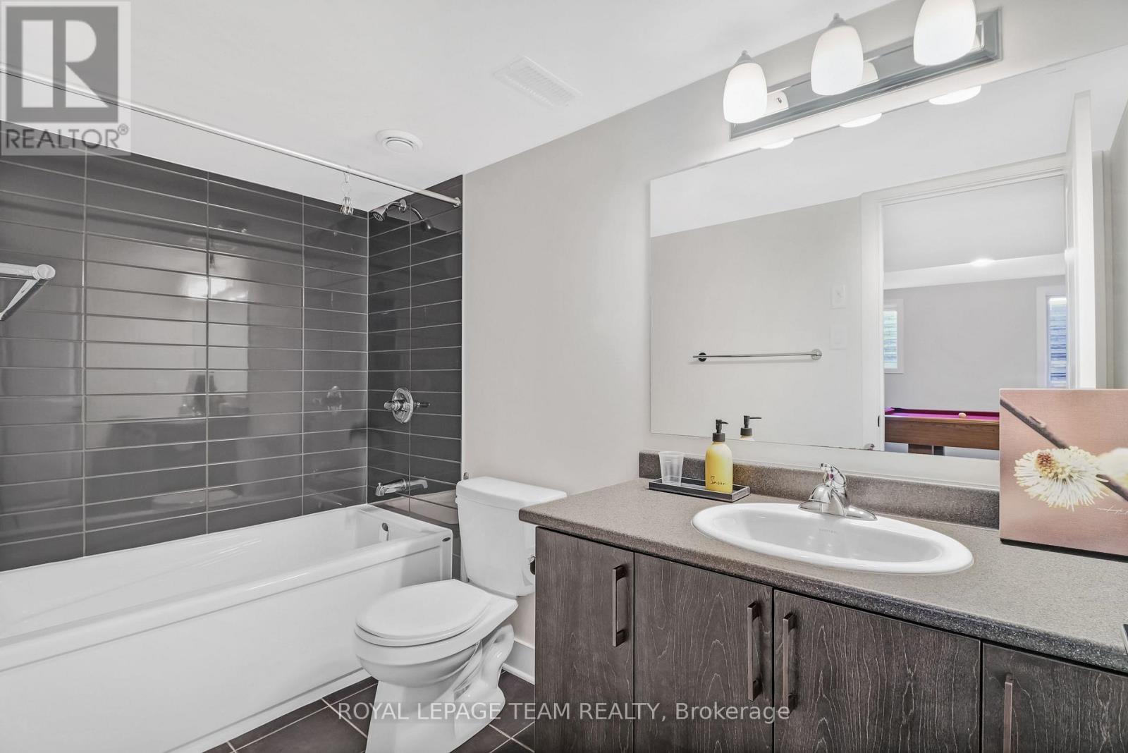 494 CENTRAL PARK BOULEVARD - Image 34