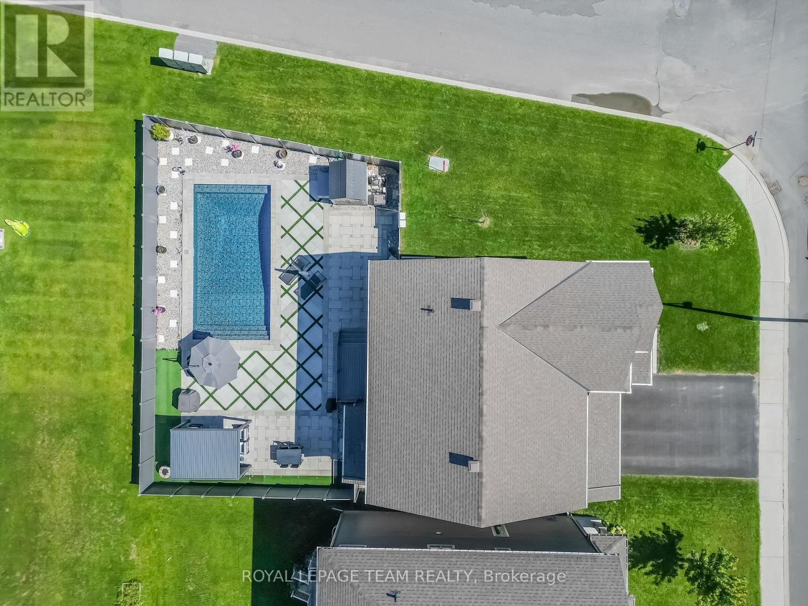 494 CENTRAL PARK BOULEVARD - Image 39