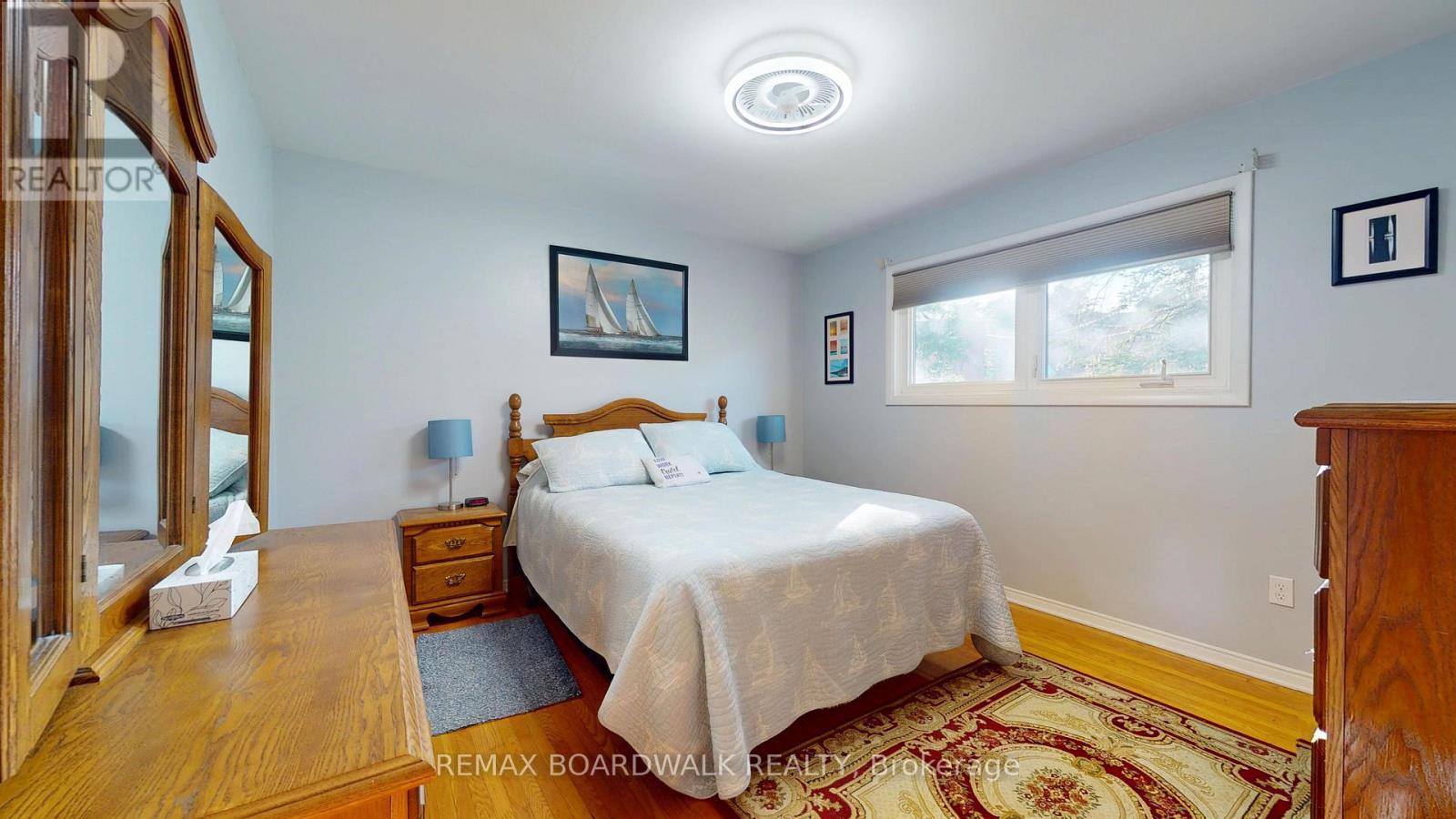 125 FRONT AVENUE W - 17