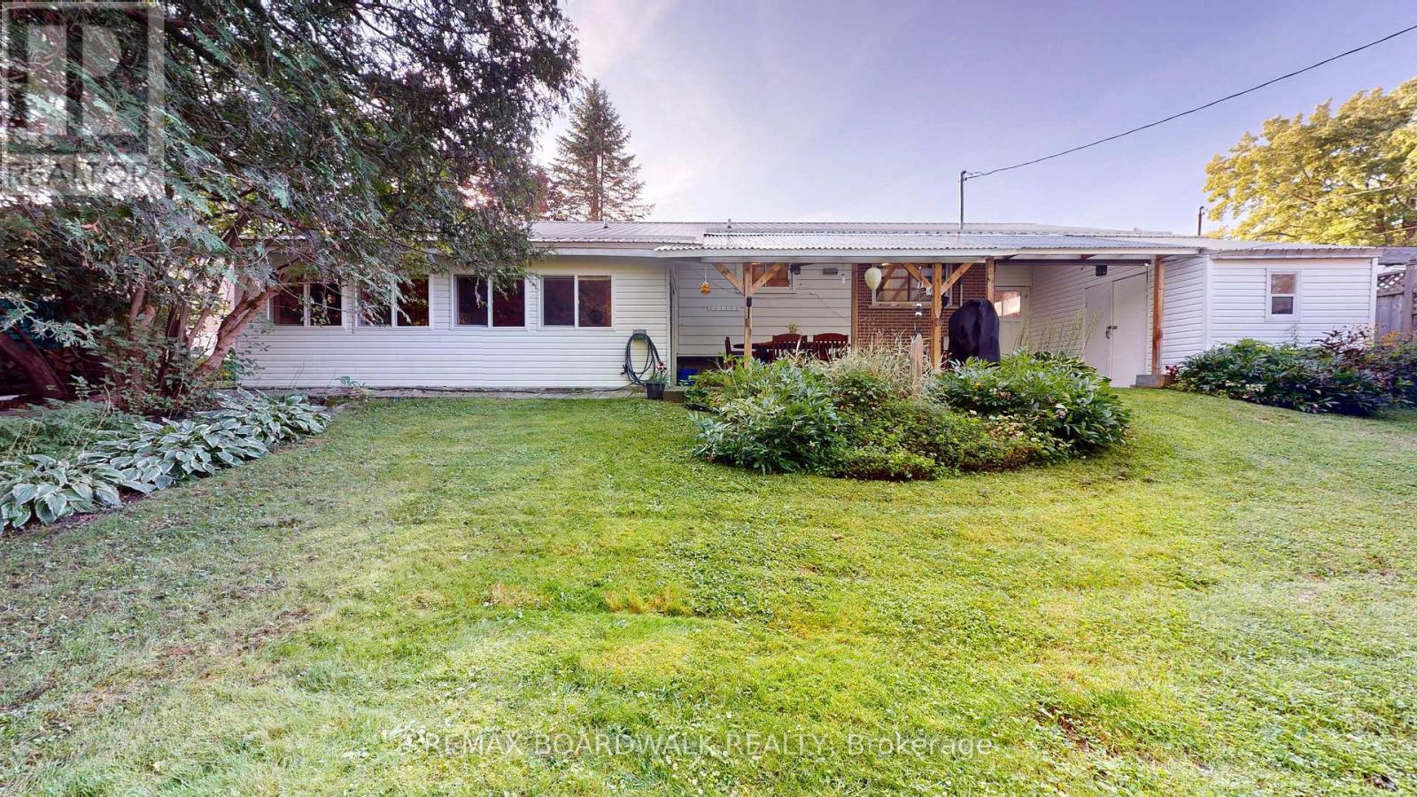 125 FRONT AVENUE W - 2