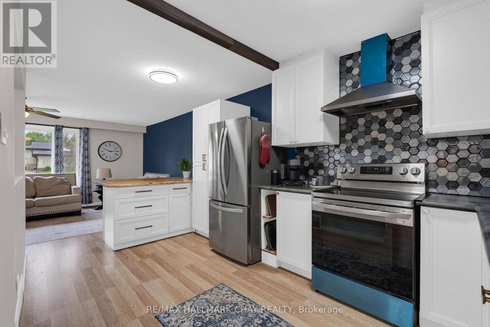 109 DAPHNE CRESCENT - 10