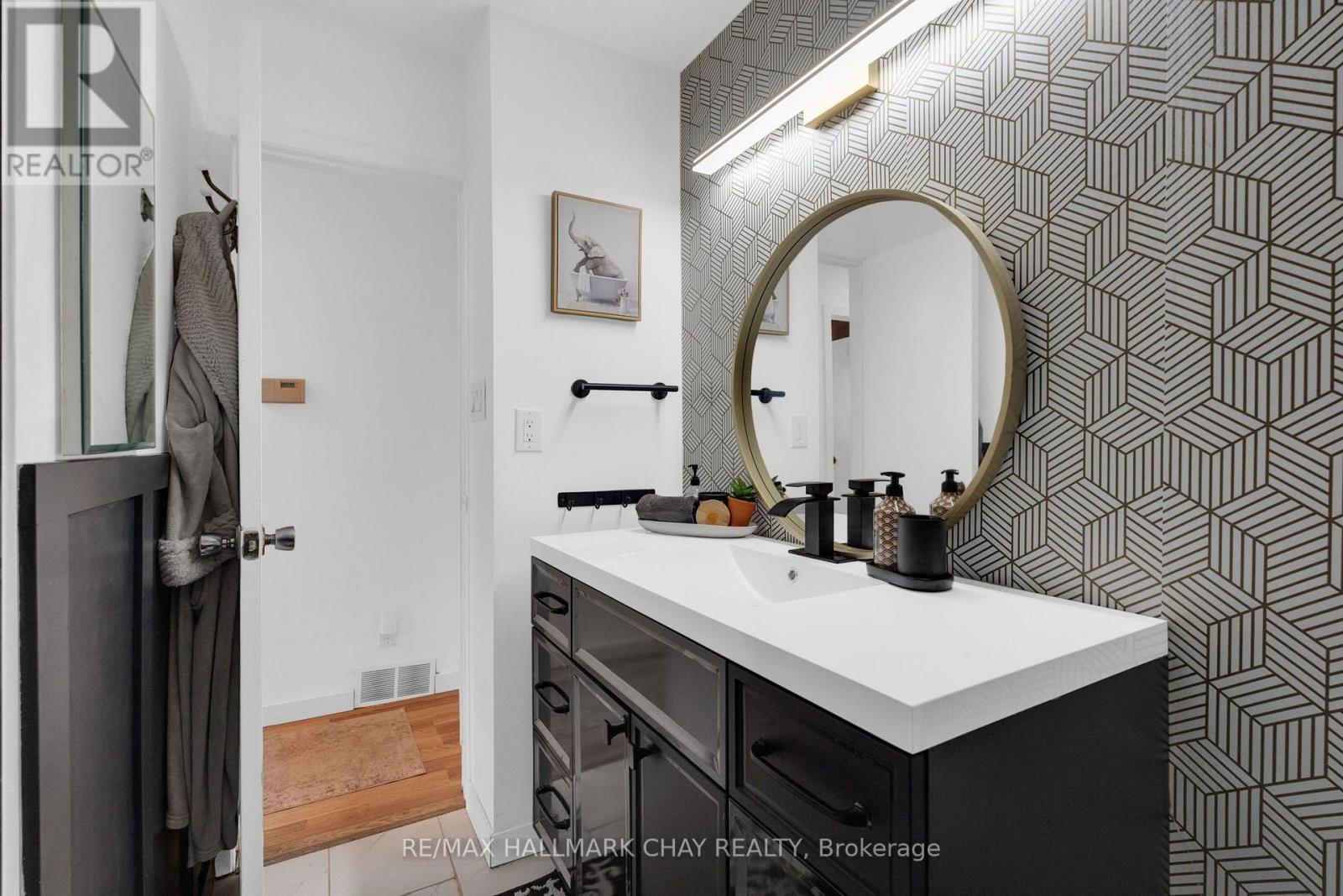 109 DAPHNE CRESCENT - 22