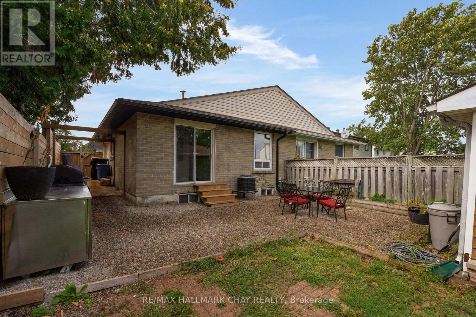 109 DAPHNE CRESCENT - 30