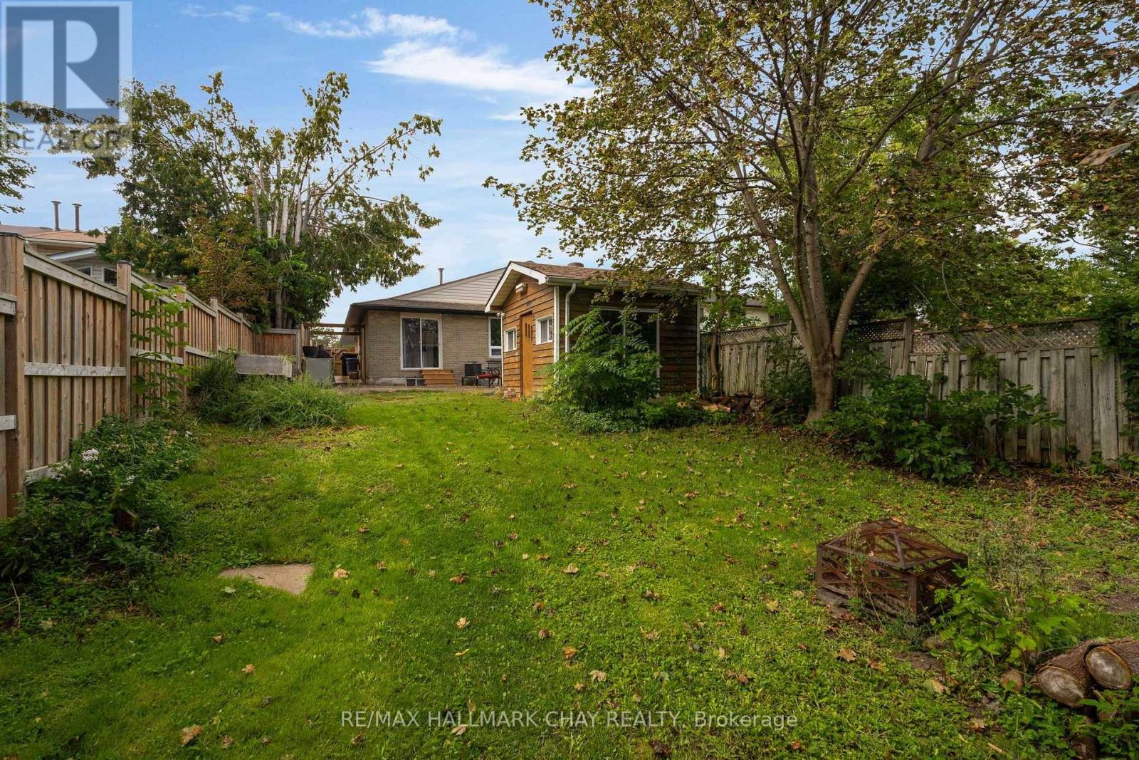 109 DAPHNE CRESCENT - 34