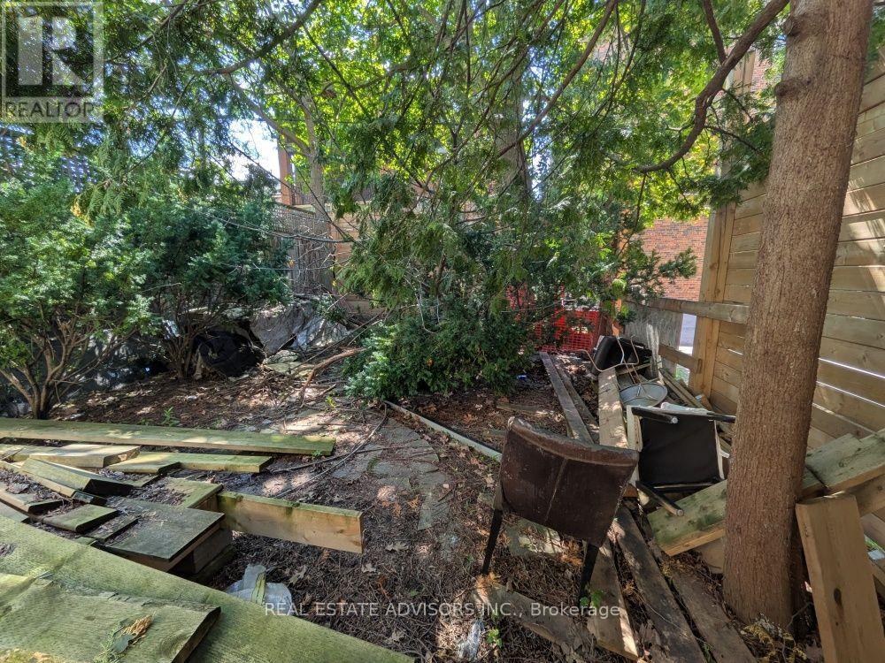 29 THELMA AVENUE - 17