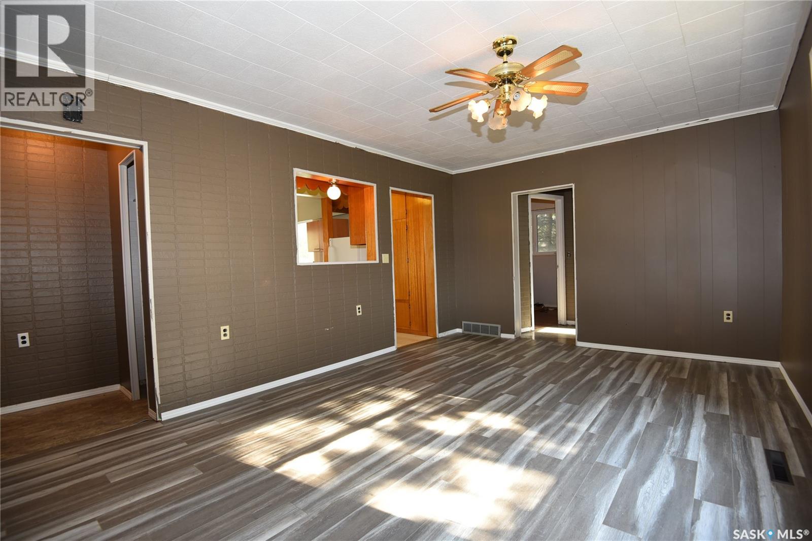 220 5th STREET W - Image 13