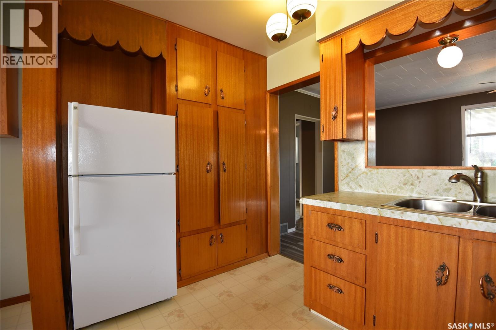 220 5th STREET W - Image 8