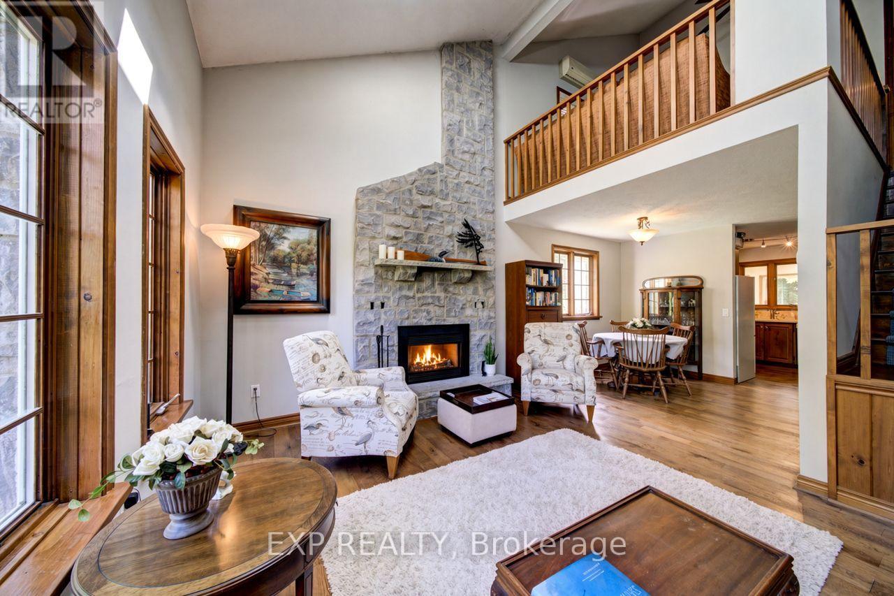 49 KING STREET W - 11