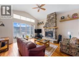 Living room - 1604 Kimberlite Drive, Lake Country, BC V4V2T4 Photo 13