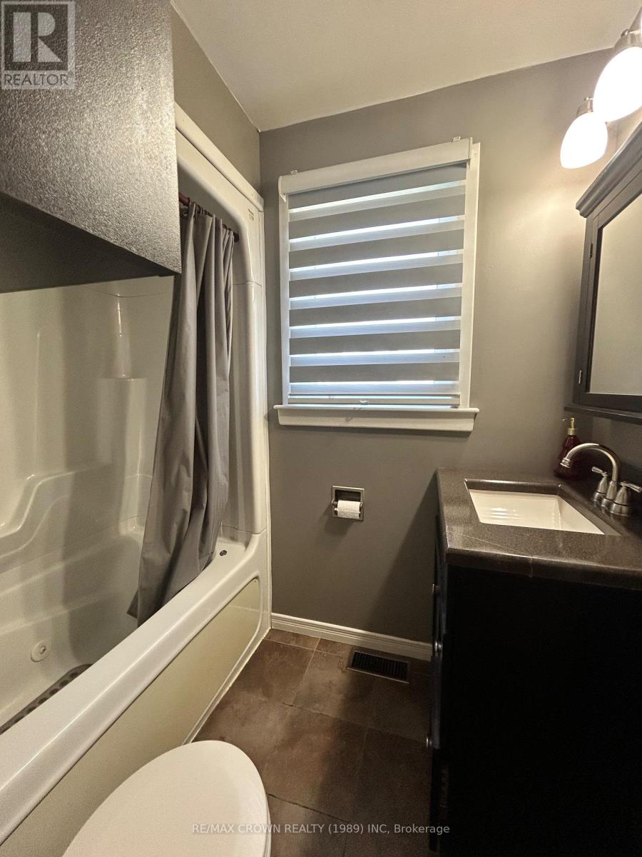 85 DOMINION AVENUE - 24