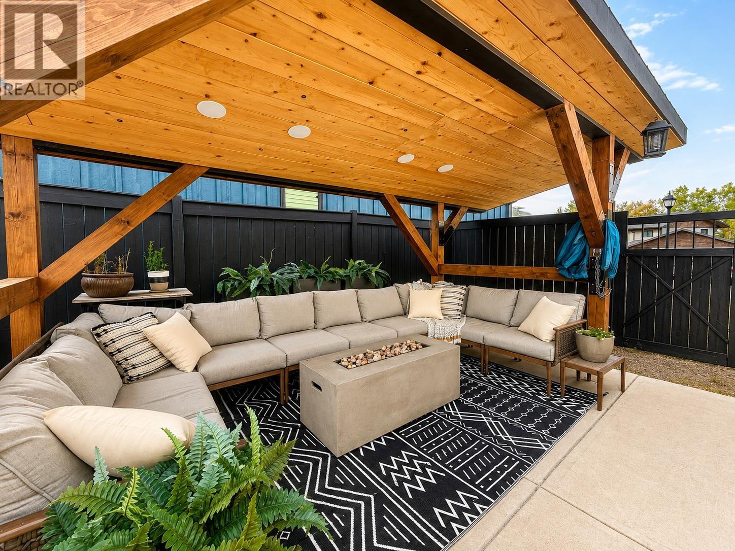 22 STARLITER Way, Smithers