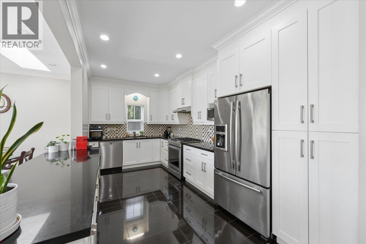 101 910 DELESTRE AVENUE, Coquitlam